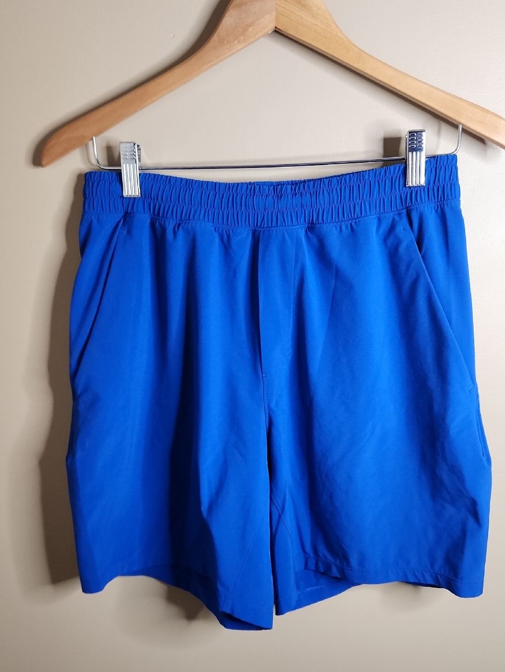 lululemon Men's Pace Breaker Shorts in Beach Ball Blue(?). Size M. #M7APKS